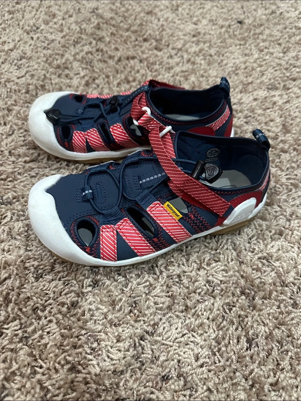 NEW Keen Kids Navy and Red Closed-Toe Sport Sandals size 2